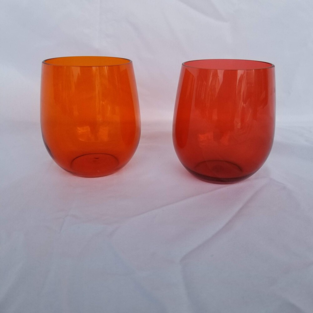 A pair of plastic stemless wine glasses-ORANGE